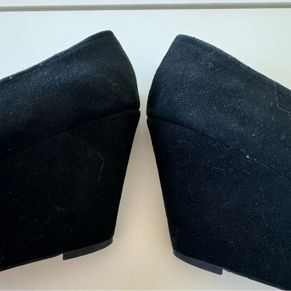 Tahari Debbie Black Suede Mary Jane Strap Platform Heels Pumps Size 10